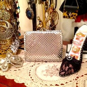 HTF! Holiday! 🎉👛Vintage Wedding Shimmering shiny silver Wallet!💐